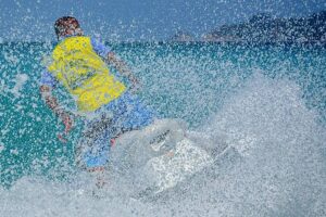 В Анталье гидроцикл травмировал женщину